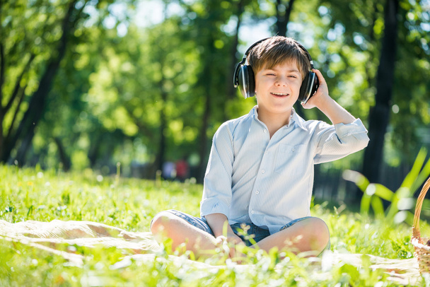 Boy enjoying music - Foto, imagen