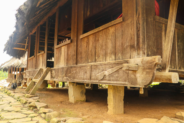tomada en abril una casa tradicional en el pueblo de Wologai en Ende East Nusa Tenggara. - Foto, Imagen