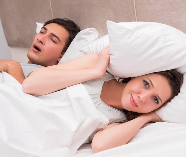 Nő problémái vannak a férj horkolás - Fotó, kép