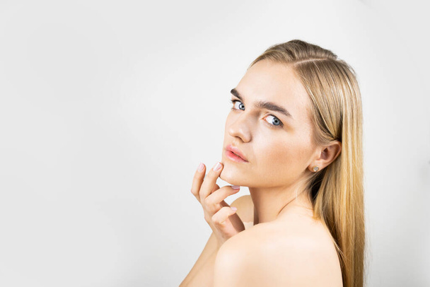 naturalne beaty kobieta twarz naturalny makijaż piękny kobieta zdrowa czysta skóra piękna kobieta młody model - Zdjęcie, obraz