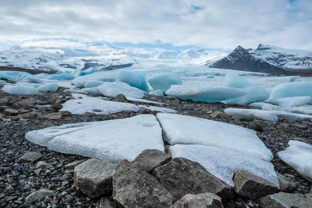 Témpano de hielo agrietado en Fjallsrin Iceberg - Foto, imagen