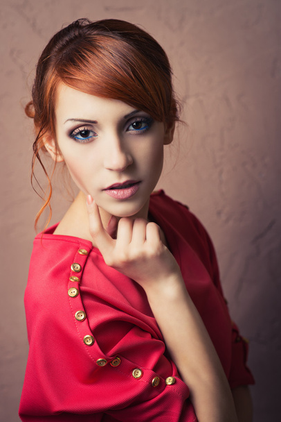 fashionable woman posing in red dress - Zdjęcie, obraz