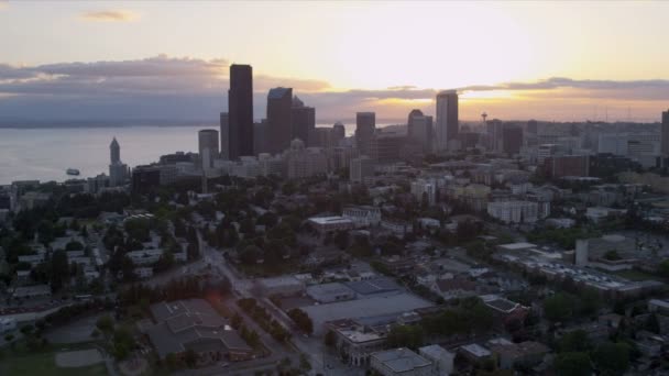 naplemente légifelvételek downtown seattle üzleti és pénzügyi központ, Amerikai Egyesült Államok - Felvétel, videó