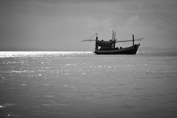 Рыбацкая лодка острова Пхи Пхи
 - Фото, изображение