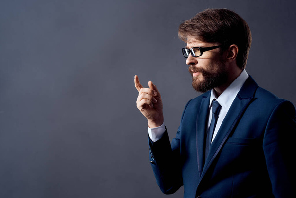 hommes d'affaires avec des lunettes succès Emploi isolé fond - Photo, image