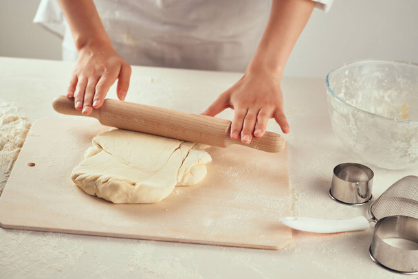 圧延生地小麦粉ベーキングパン屋 - 写真・画像