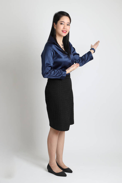 The Asian business woman standing on the white background. - Foto, Imagem