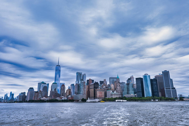 A cityscape of New York City surrounded by the Hudson River on a rainy day in the US - 写真・画像