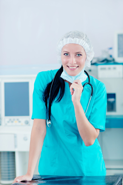 Young beautiful woman doctor in the operating room - Fotoğraf, Görsel
