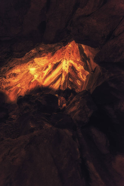 grot Mammuthhle, een van de grootste karstgrotten ter wereld.op de berg Dachstein Opper-Oostenrijk. - Foto, afbeelding