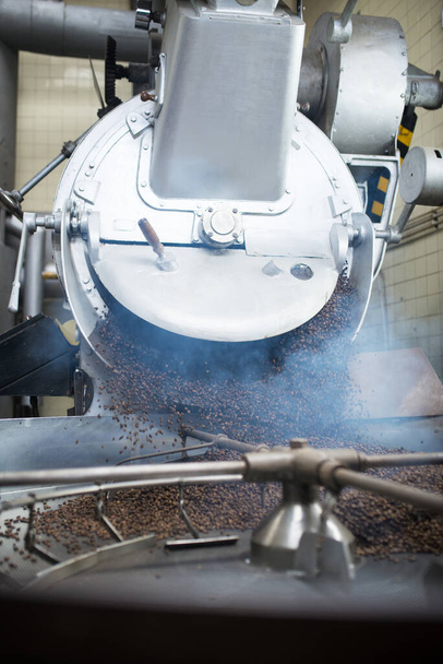 Coffee roasting machine at work - Foto, immagini