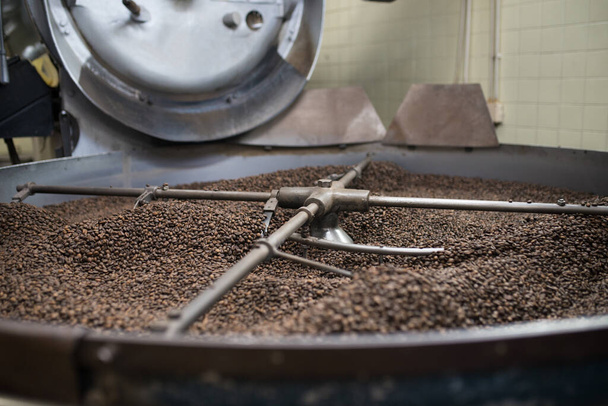 Lähikuva kahvin paahtaminen kone - Valokuva, kuva