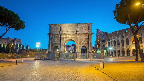 Арка Константина возле Колизея, Рим, Италия - Фото, изображение