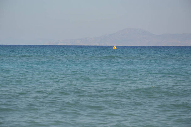 Bóia para restringir a circulação de navios no mar Egeu - Foto, Imagem