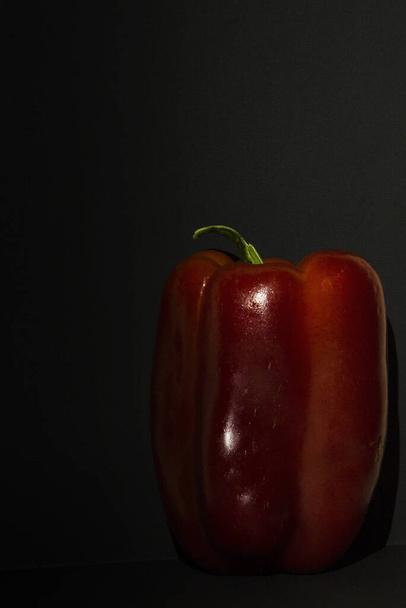 γλυκιά πιπεριά απομονωμένη σε ελαφρύ βάψιμο - Φωτογραφία, εικόνα