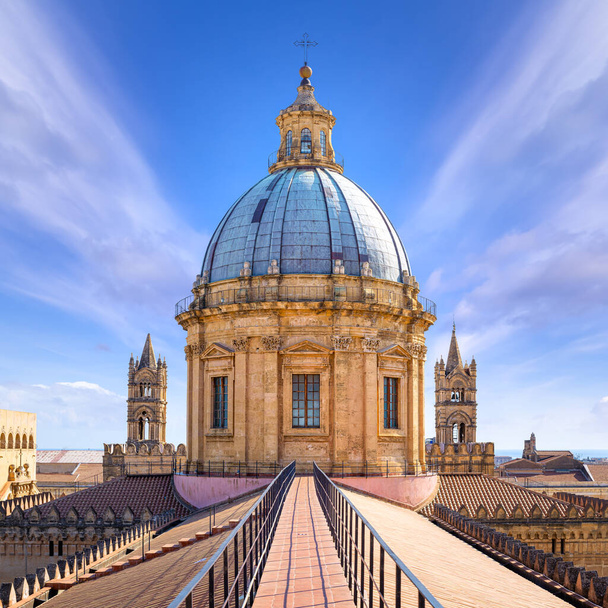 a híres palermói katedrális kupolája, Szicília - Fotó, kép