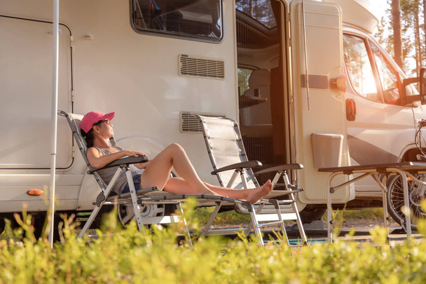 Vacanza in famiglia RV viaggio, vacanza in camper, Caravan auto Vacanze. - Foto, immagini