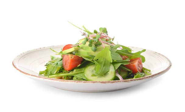 Placa con ensalada saludable y aguacate sobre fondo blanco - Foto, Imagen
