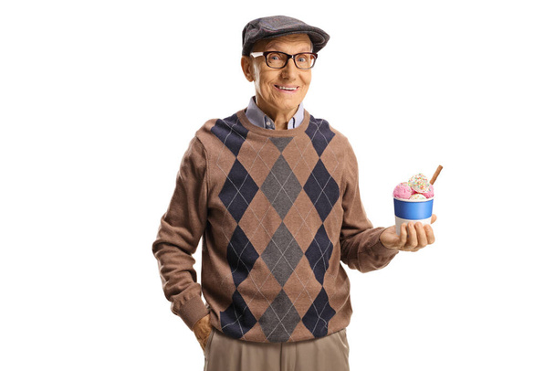 Grandfather holding ice cream in a paper cup and smiling isolated on white background - Foto, afbeelding