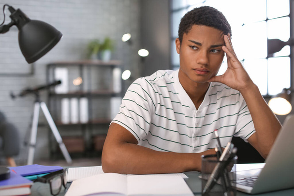 African-American student preparing for exam at home - Foto, imagen