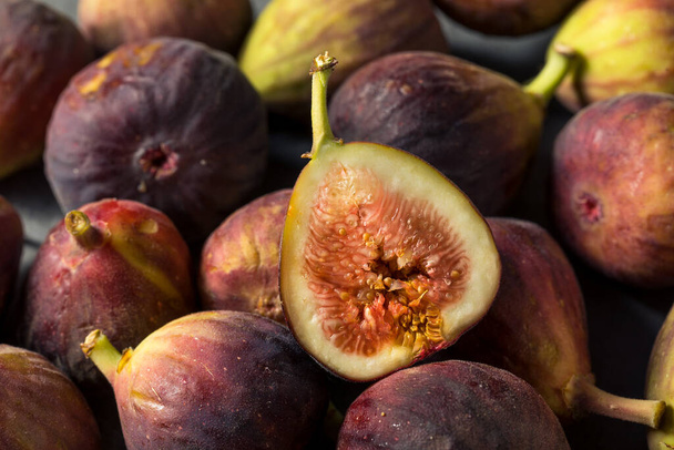 Raw Organic Brown Figs Ready to Eat - 写真・画像