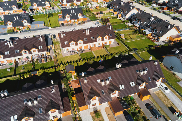 Letecký pohled na moderní rezidenční čtvrti ve městě Evropa - Fotografie, Obrázek