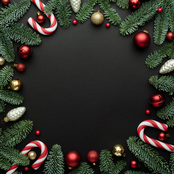 Schwarzer Weihnachtshintergrund. Banner mit Kopierraum für Text - Foto, Bild