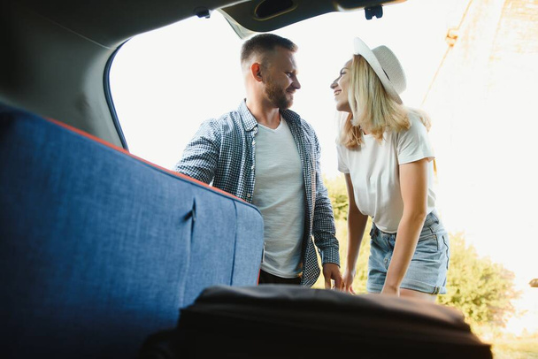 Portrait of happy family. Vacation, Travel - family ready for the travel for summer vacation. suitcases and car route. - Foto, Imagem