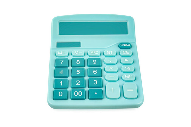 Kalkulator niebieski kolor izolowany na białym tle, ścieżka wycinania. - Zdjęcie, obraz