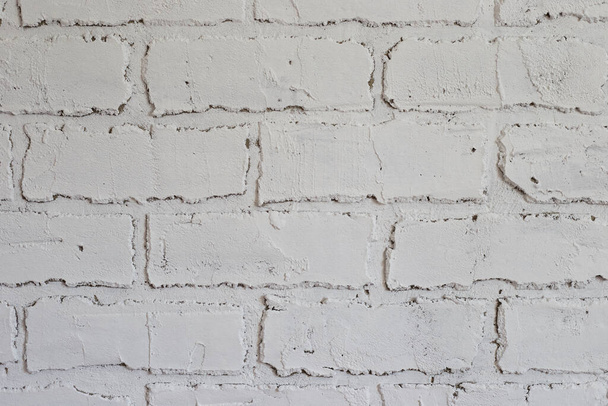 Διακοσμητικός σοβάς στον τοίχο με τη μορφή λευκού τούβλου γκρο πλαν. - Φωτογραφία, εικόνα