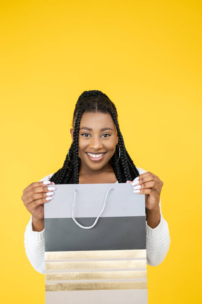 holiday surprise black friday african woman bag - Foto, imagen