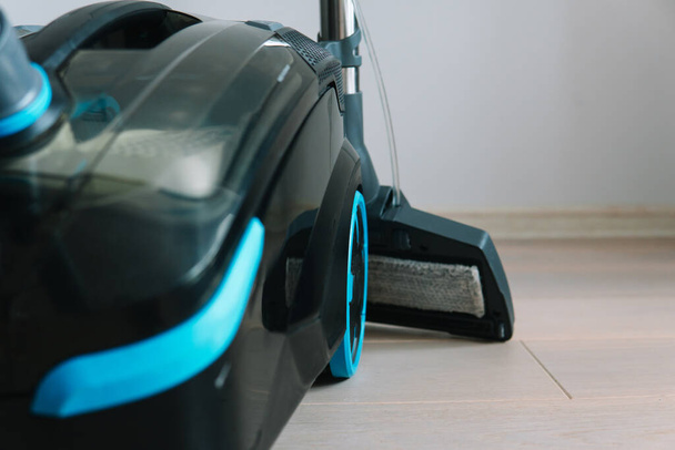 Technologies that facilitate wet cleaning. Modern household appliances. Vacuum cleaner in folded form. Front view - Foto, immagini
