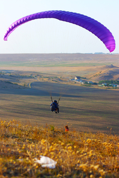 Paraglider flight in Crimea - Fotoğraf, Görsel