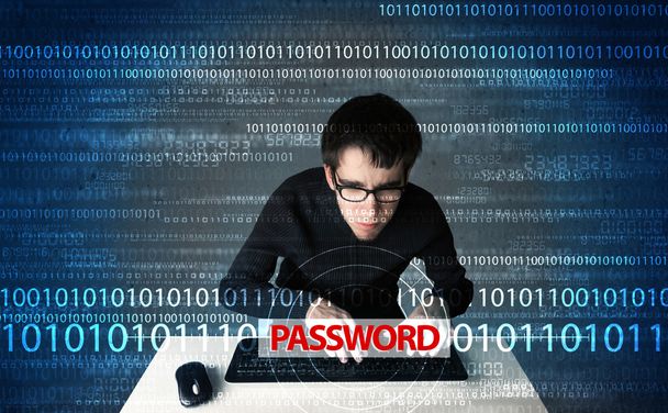 Genç bilgisayar korsanı şifre çalıyor.  - Fotoğraf, Görsel