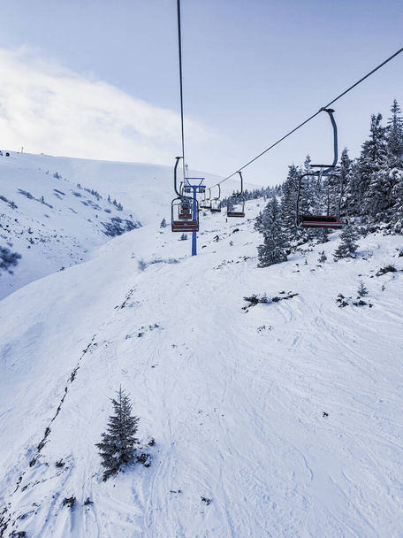 uitzicht vanaf skilift winter bergen - Foto, afbeelding