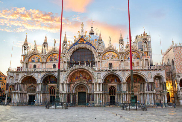 Basílica de San Marcos al atardecer en Venecia, Italia - Foto, Imagen