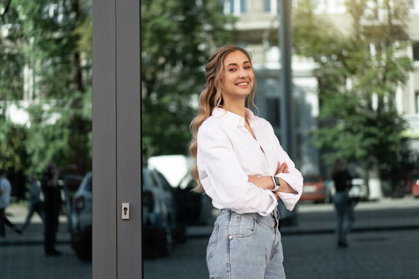 Businesswoman Successful Woman Smiling Business Person Standing Outdoor Corporate Building Exterior Happy Caucasian Confidence Professional Business Woman Middle Age Female White Shirt Big Window Lean - Fotoğraf, Görsel