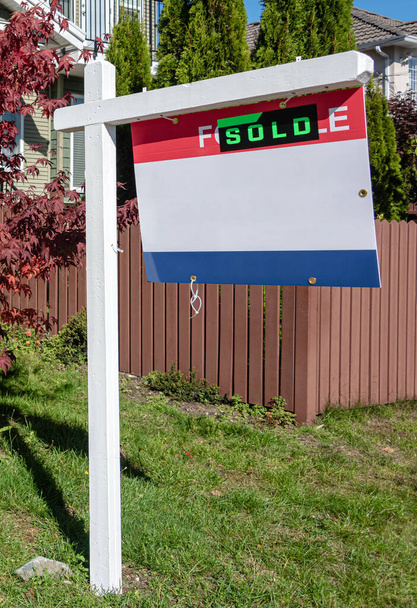 Недвижимость продается и дом на продажу Знак на почте - Фото, изображение