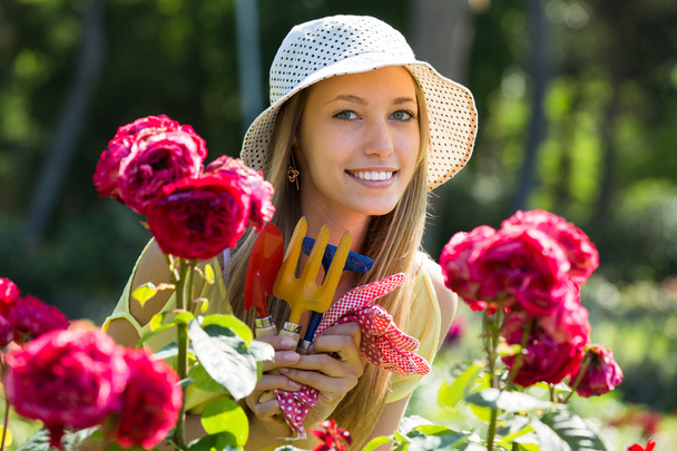 Female florist working in garden - Foto, imagen