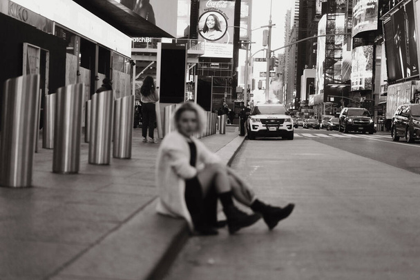 New York Manhattan Times Square, young beautiful woman tourist. - Φωτογραφία, εικόνα
