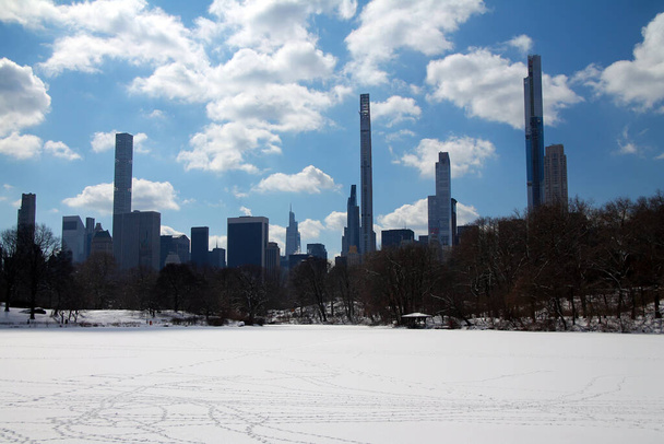 Μια κάρτα από το Σέντραλ Παρκ κατά τη διάρκεια ενός κρύου χειμώνα στη Νέα Υόρκη - Φωτογραφία, εικόνα