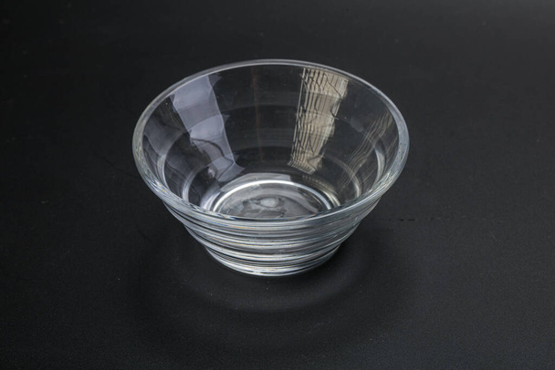 Epmty szklana miska do kuchni izolowane bsckground  - Zdjęcie, obraz