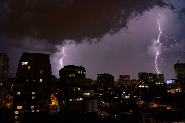 severe thunderstorm over the city - Foto, Imagem