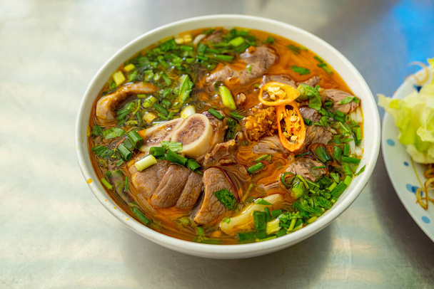 Bun Bo Hue, Bun Bo, Vietnamese beef noodle soup spicy - Foto, Imagem