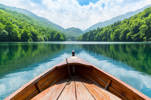 Holzboot auf dem See - Foto, Bild