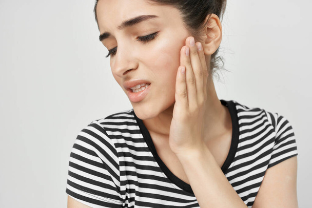donna odontoiatria problemi di salute disagio isolato sfondo - Foto, immagini