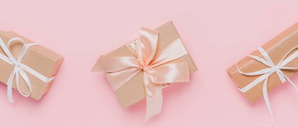 Gifts with wihte ribbon on isolated pink background, love and valentine concept - Foto, afbeelding