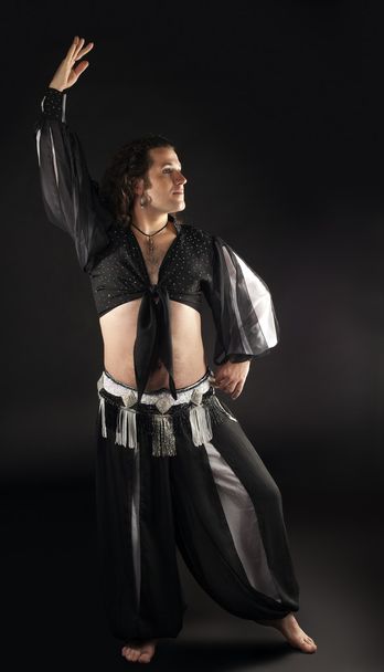 Man dance in traditional arabian costume - Foto, imagen