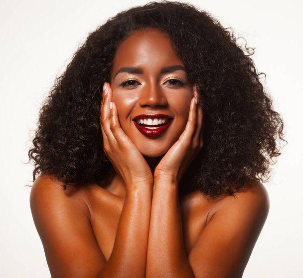 Black skin beauty woman healthy teeth smile female beautiful model face skin care - Foto, Imagen