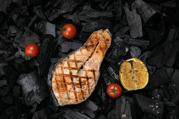 grilled fish on the grill - Fotografie, Obrázek